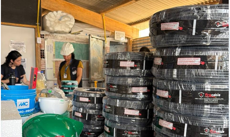 Procon-MA apreende mais de 20 km de fios elétricos irregulares em obra de condomínio na Grande Ilha