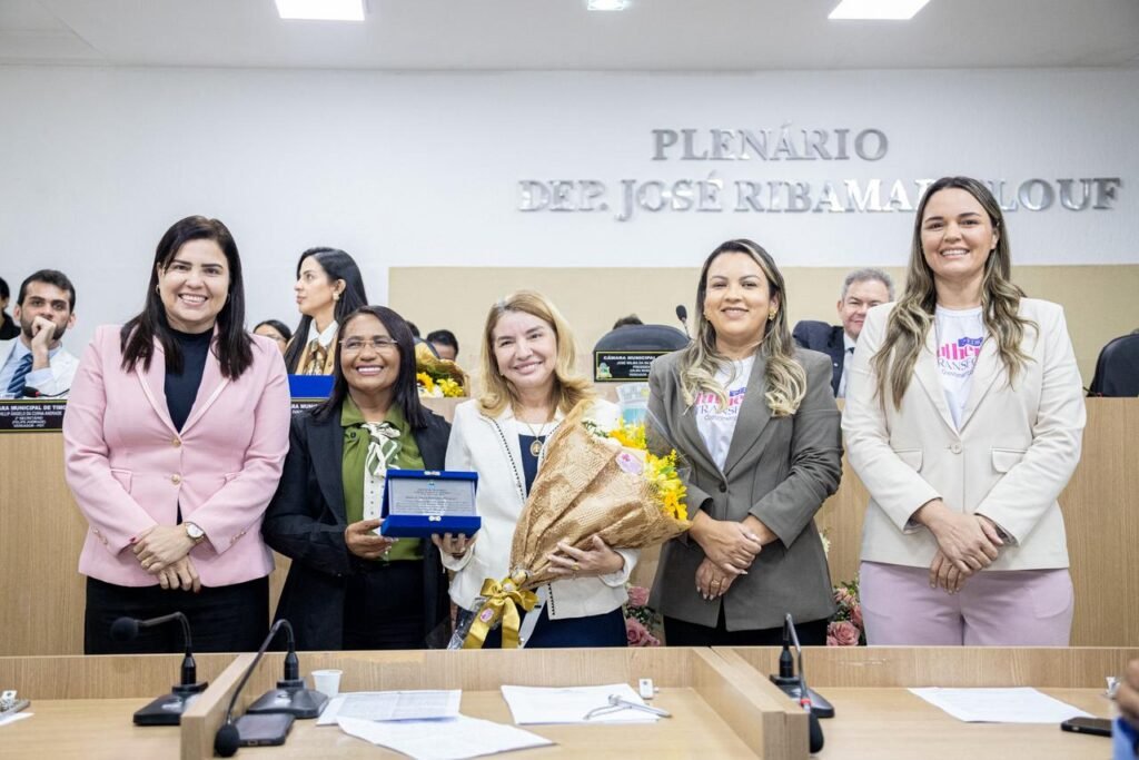 Iracema Vale recebe Título de Cidadã Timonense durante evento “Mulheres que Transformam”